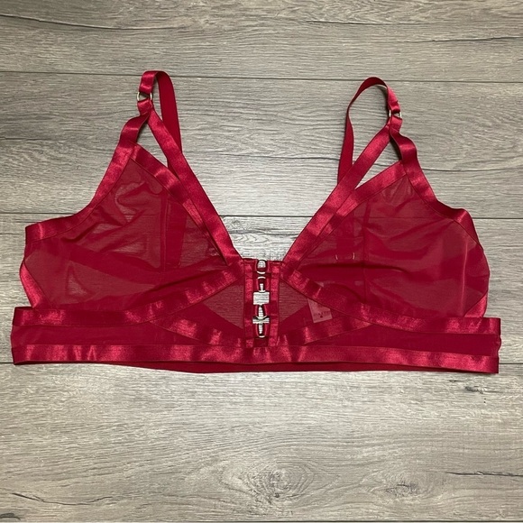 Womens Torrid Overt Strappy Mesh Wireless Bralette Red size 4 NWT - Picture 2 of 9